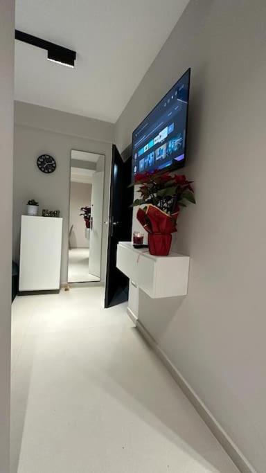 Host Apartament Elio ティラナ エクステリア 写真