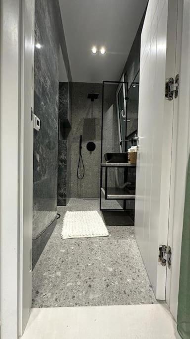 Host Apartament Elio ティラナ エクステリア 写真