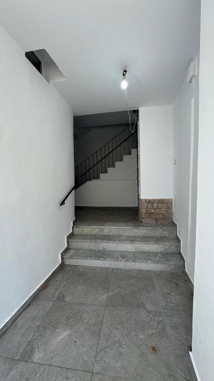 Host Apartament Elio ティラナ エクステリア 写真