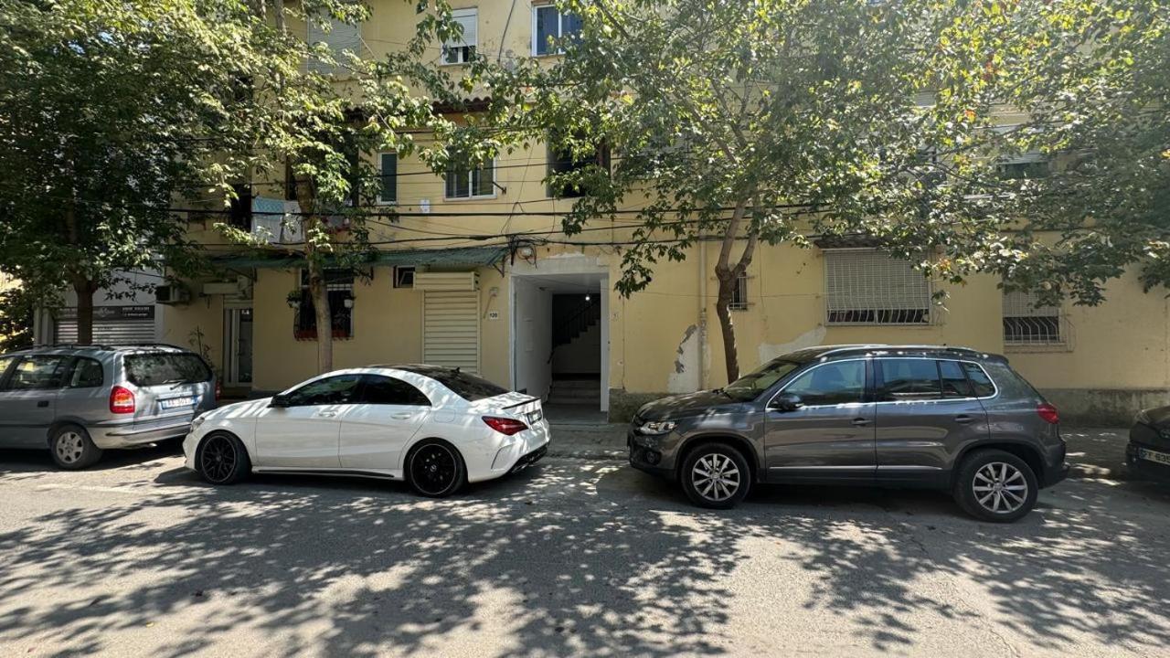 Host Apartament Elio ティラナ エクステリア 写真